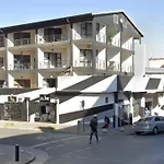 Dream Abodes At Cozy Craftmans Ship, Maboneng