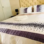 Lovely Exquisite 1 Bedroom Unit In Rivonia Sandton