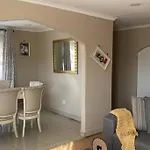 Home In Suideoord, Jhb South