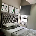 Neat And Cozy Apartment In Central Rosebank With Unlimited Wi-Fi And Backup Power