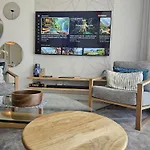 Homely Stay In The Tallest Building In Africa