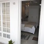 15 Woodmead Suites