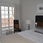 15 Woodmead Suites