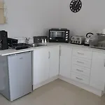 8 Woodmead Suites