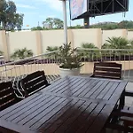 Veelux Self Catering Apartment-Wifi-Netflix