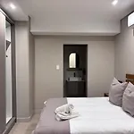 Cozy Apartment In Prime Location