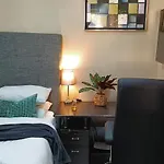 Veelux Self Catering Apartment-Wifi-Netflix