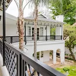 Hyde Park Retreat