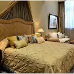 What are the best hotels near Apartheid Museum?
