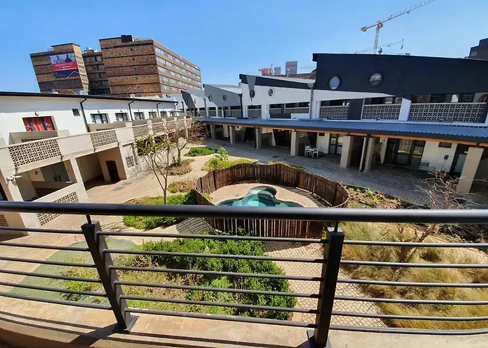Royal Stina Hotel-Style With Swimming Pool