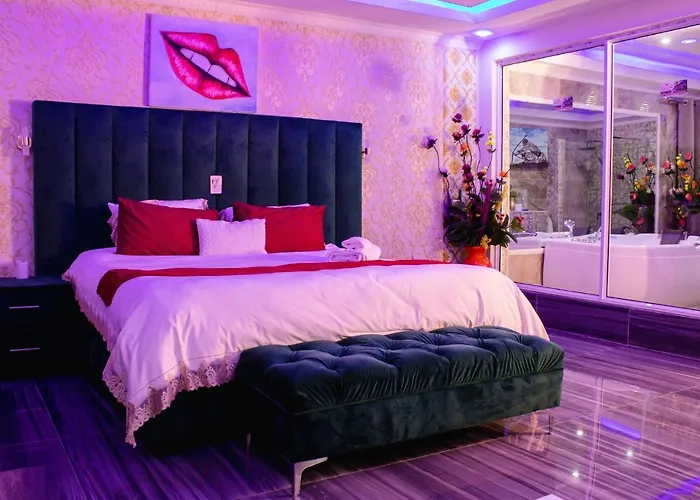 Gold Crown International Hotel