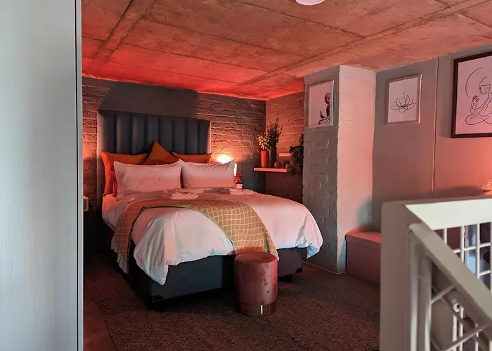 The Artful Cityscape Loft - Serenity In The City