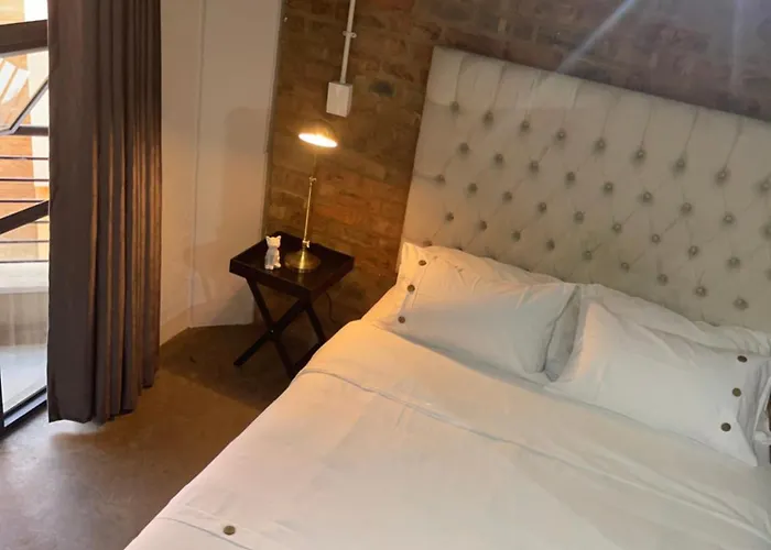 Dream Abodes At Cozy Craftmans Ship, Maboneng