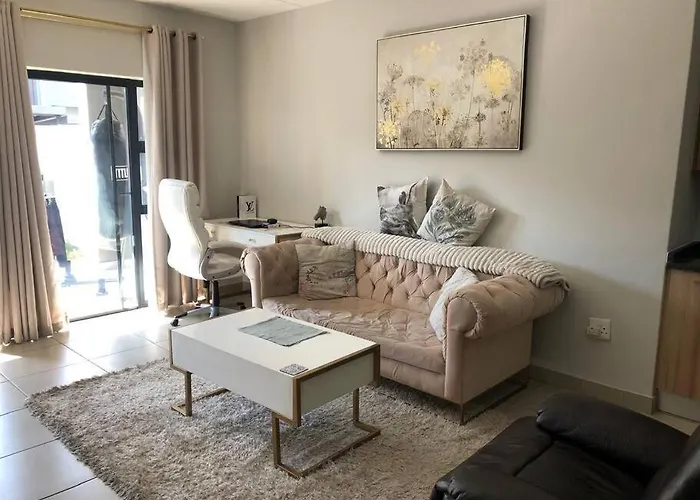 Exquisite Home In Sandton With Pool And Inverter