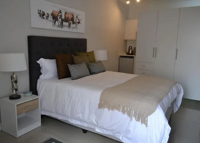 15 Woodmead Suites