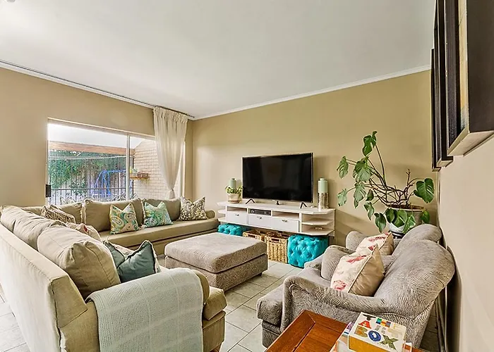 Cozy Escape In Windsor West