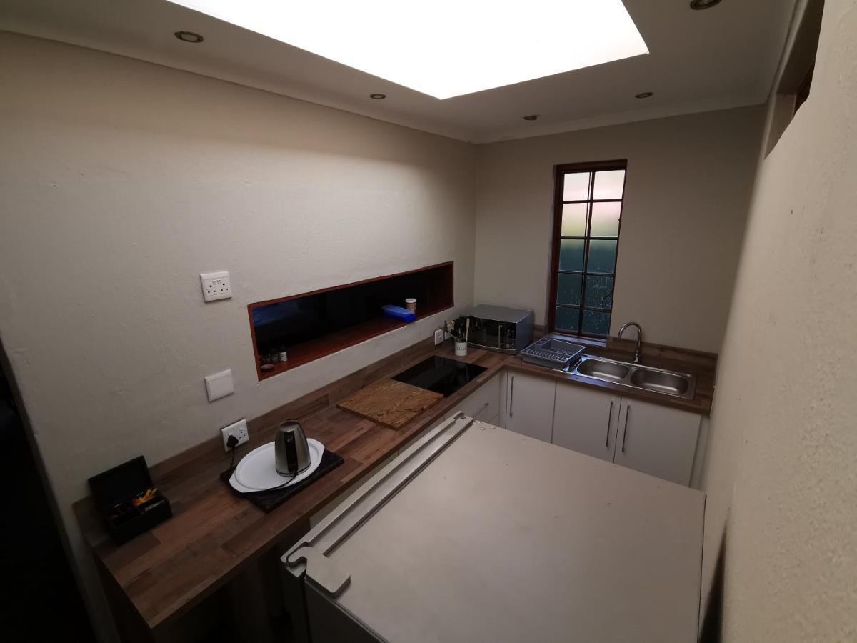 Homestay Paulshof Sandton - Hluhluwe Road Complex Johannesburg