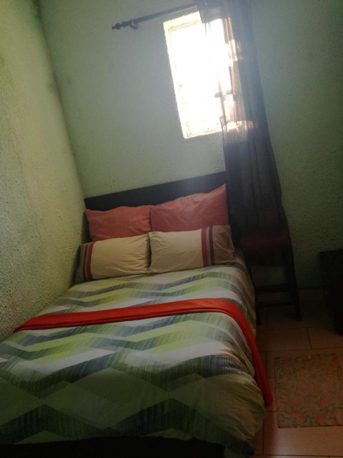 Lodge Queenslodge , Your Away From Johannesburg