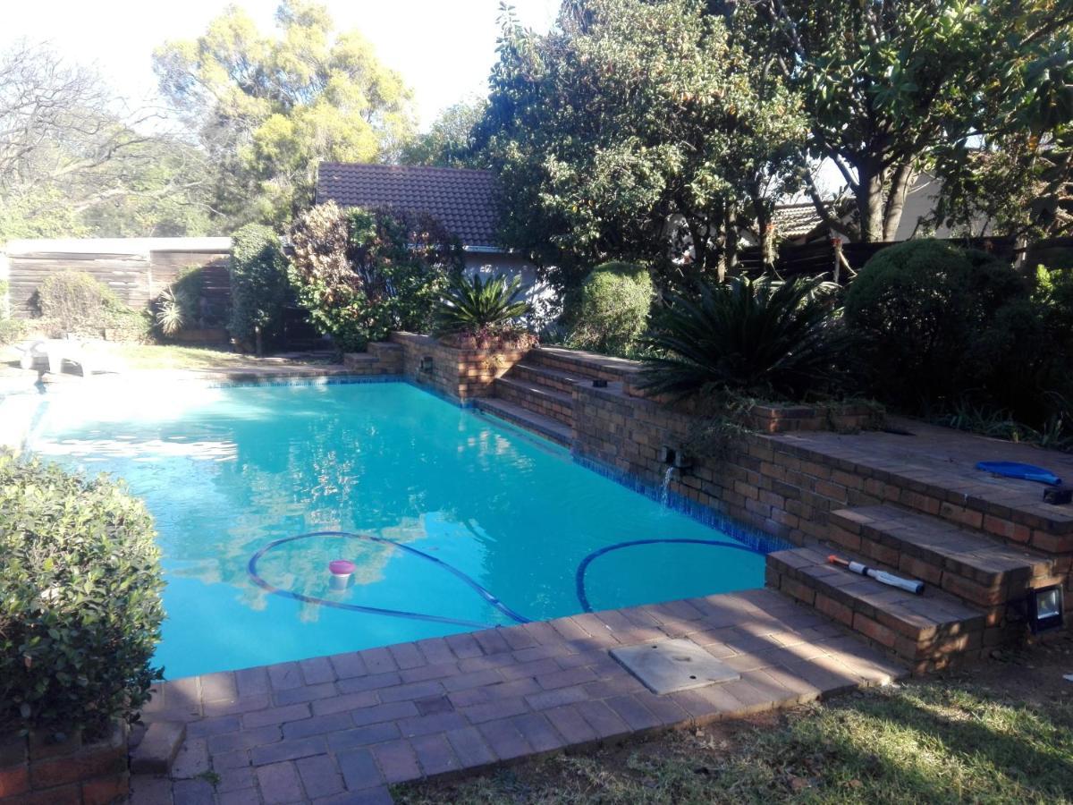 Fourways Guest Hostel *
