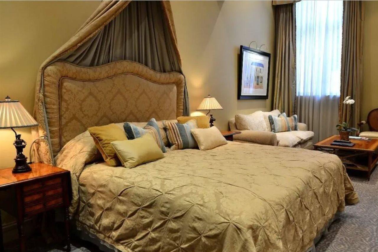 Monarch Hotel 5*