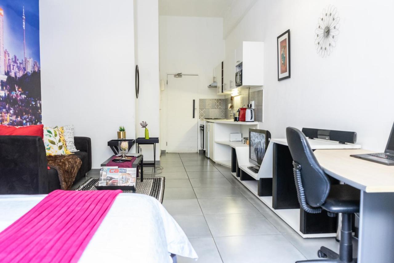 Stunning Maboneng Precinct At 12 Decades Building *