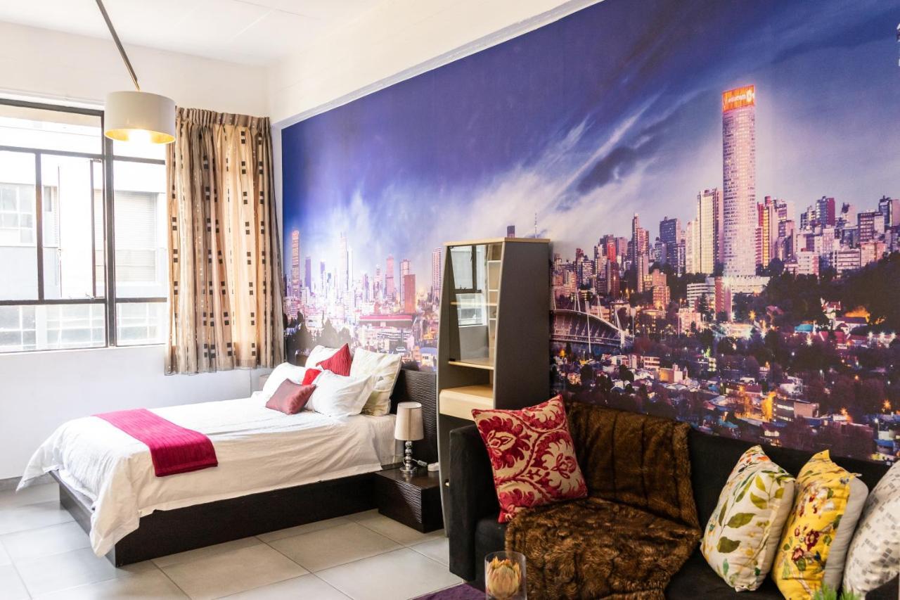 Stunning Maboneng Precinct At 12 Decades Building Apartment *