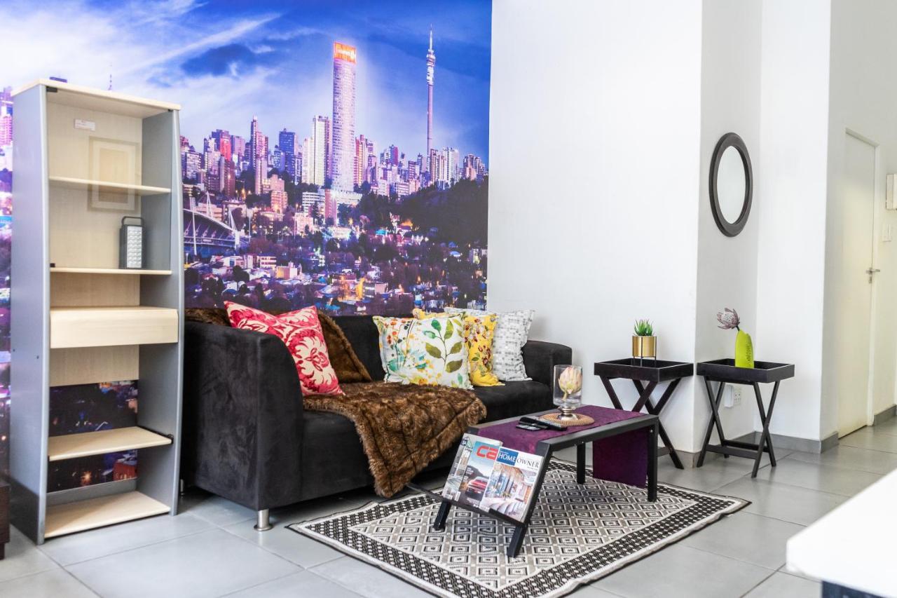 Stunning Maboneng Precinct At 12 Decades Building Apartment *