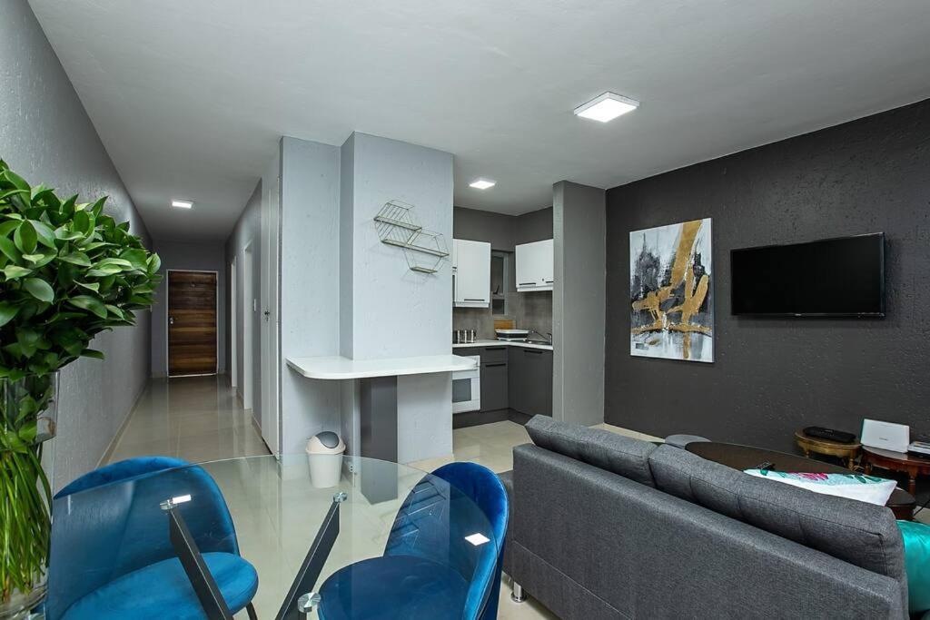 St Tropez 1 Bedroom Sandton * Johannesburg
