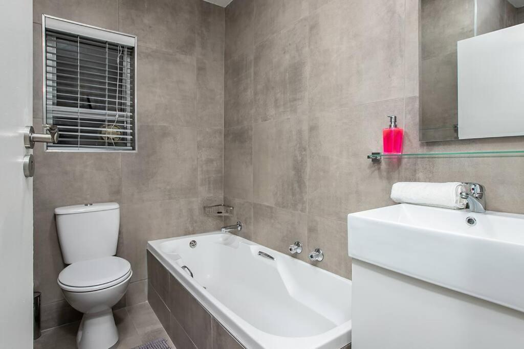 St Tropez 1 Bedroom Sandton