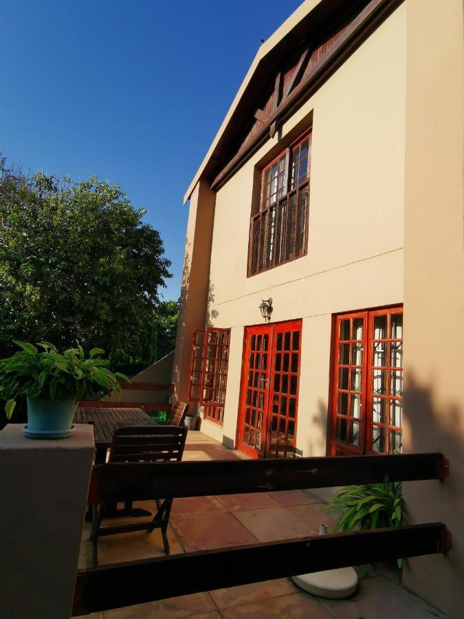 Paulshof Sandton - Hluhluwe Road Complex Homestay Johannesburg