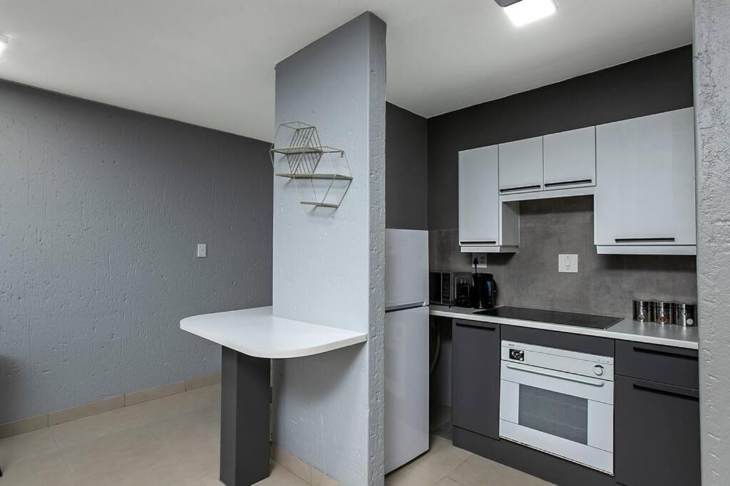 St Tropez 1 Bedroom Sandton Apartment