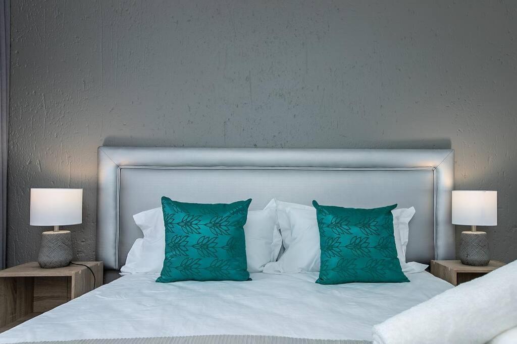 St Tropez 1 Bedroom Sandton Johannesburg