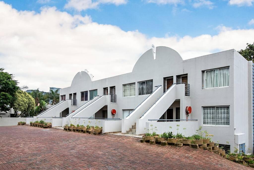 Apartment St Tropez 1 Bedroom Sandton Johannesburg