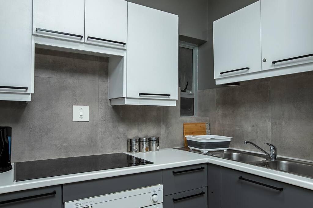 St Tropez 1 Bedroom Sandton Apartment