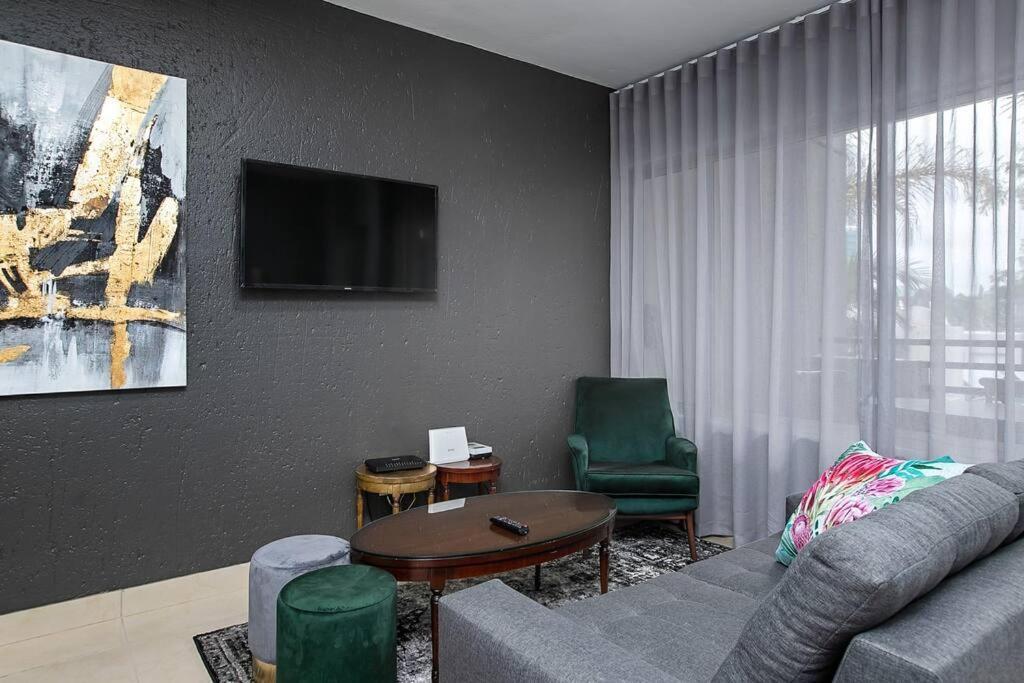 St Tropez 1 Bedroom Sandton Apartment Johannesburg