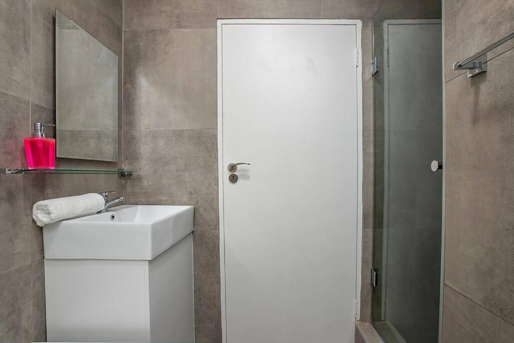 Apartment St Tropez 1 Bedroom Sandton