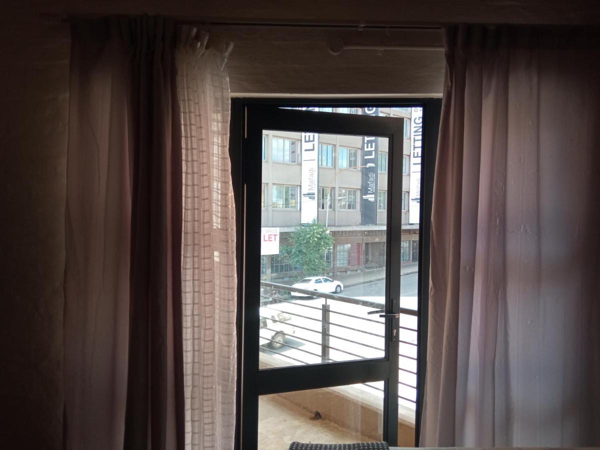 Royal Stina Hotel-style With Swimming Pool Bed & Breakfast