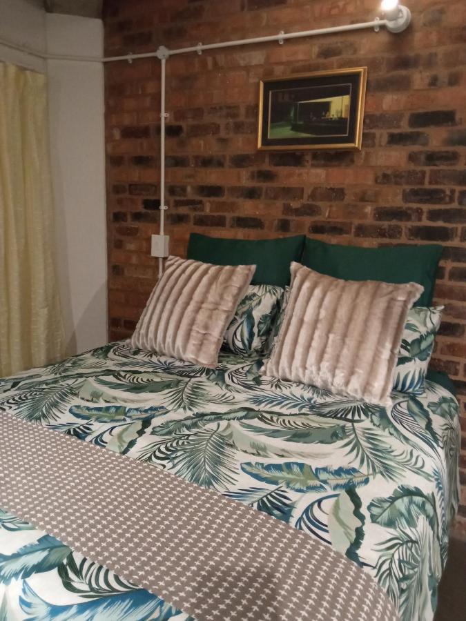 Royal Stina Hotel-style With Swimming Pool Bed & Breakfast 2*