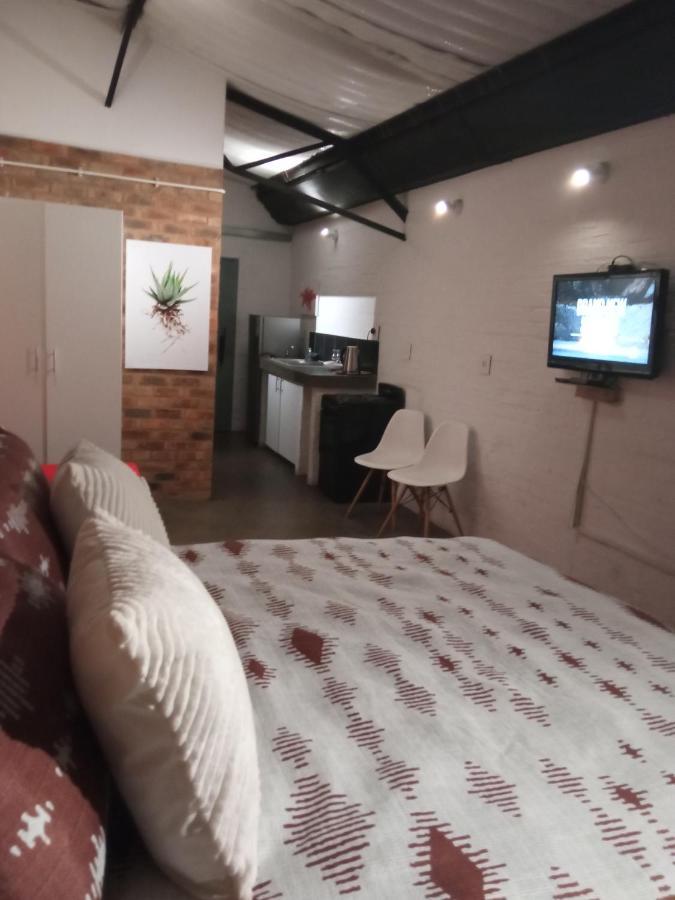 Royal Stina Hotel-style With Swimming Pool Johannesburg