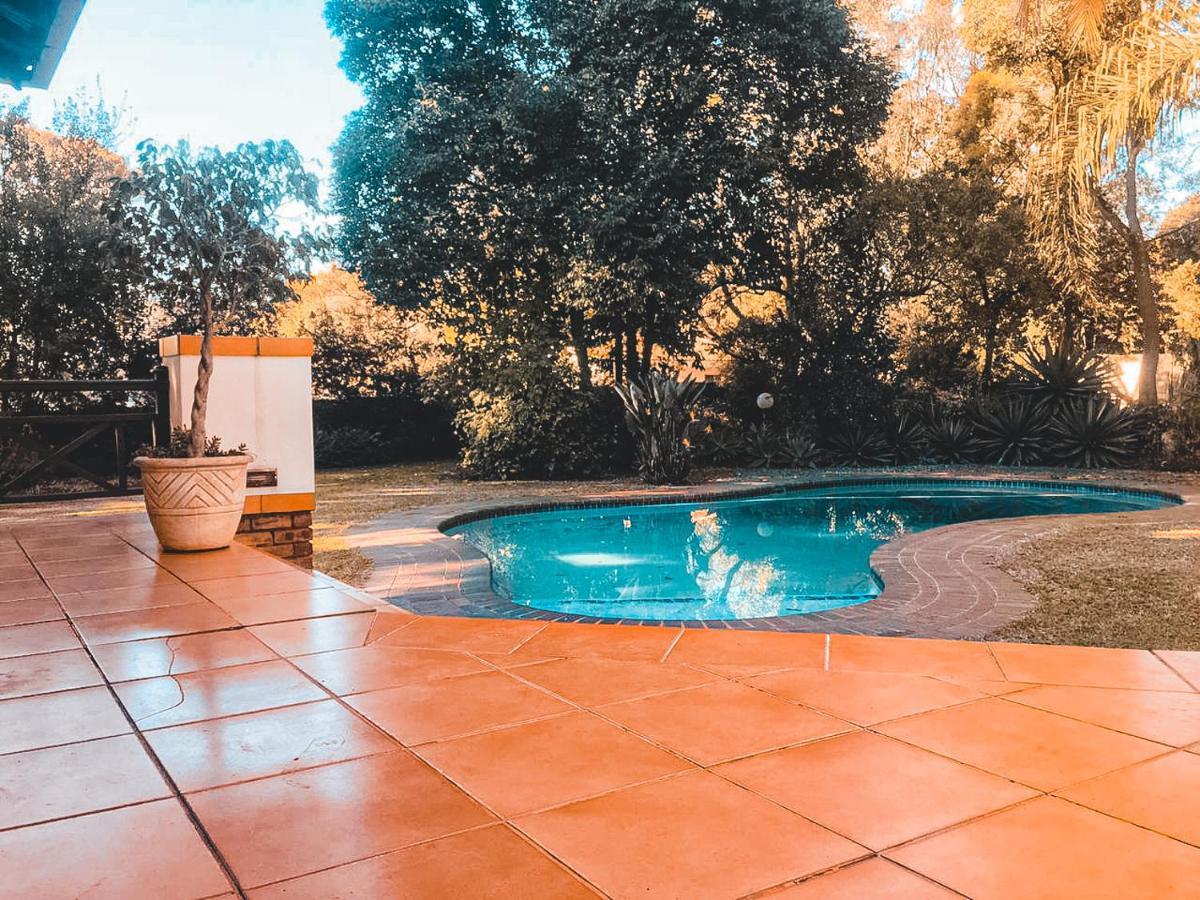 Gasthof 8 Lime Street, Bryanston, Sandton *