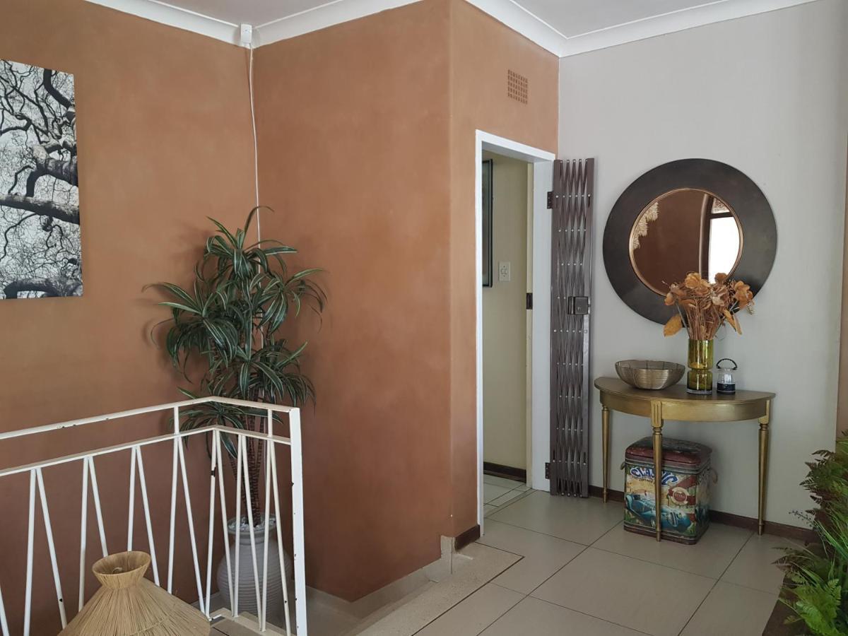 Kaleaba House In A Tranquil Surburb - Linmeyer Guest house Johannesburg