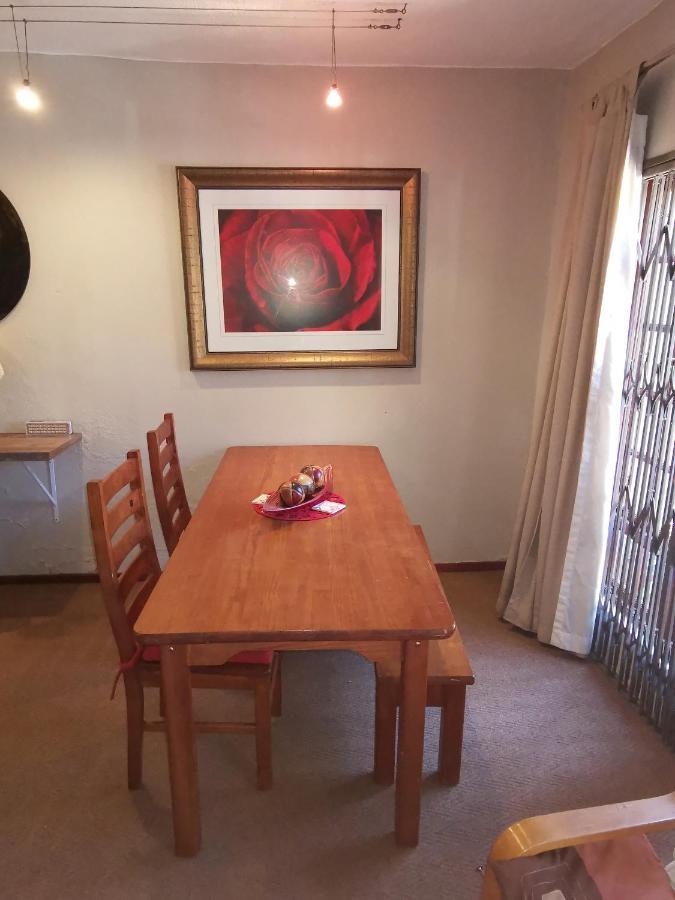 Homestay Paulshof Sandton - Hluhluwe Road Complex