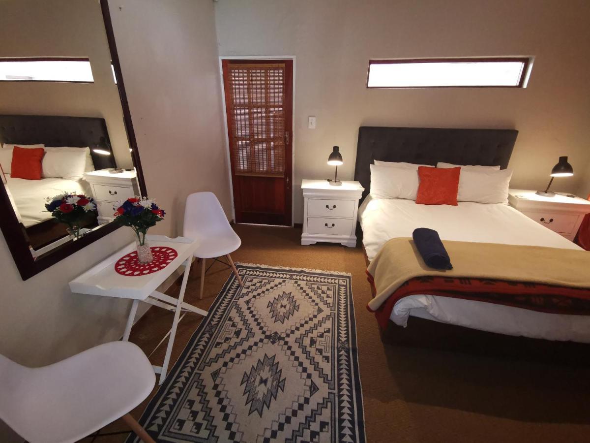 Paulshof Sandton - Hluhluwe Road Complex Homestay Johannesburg