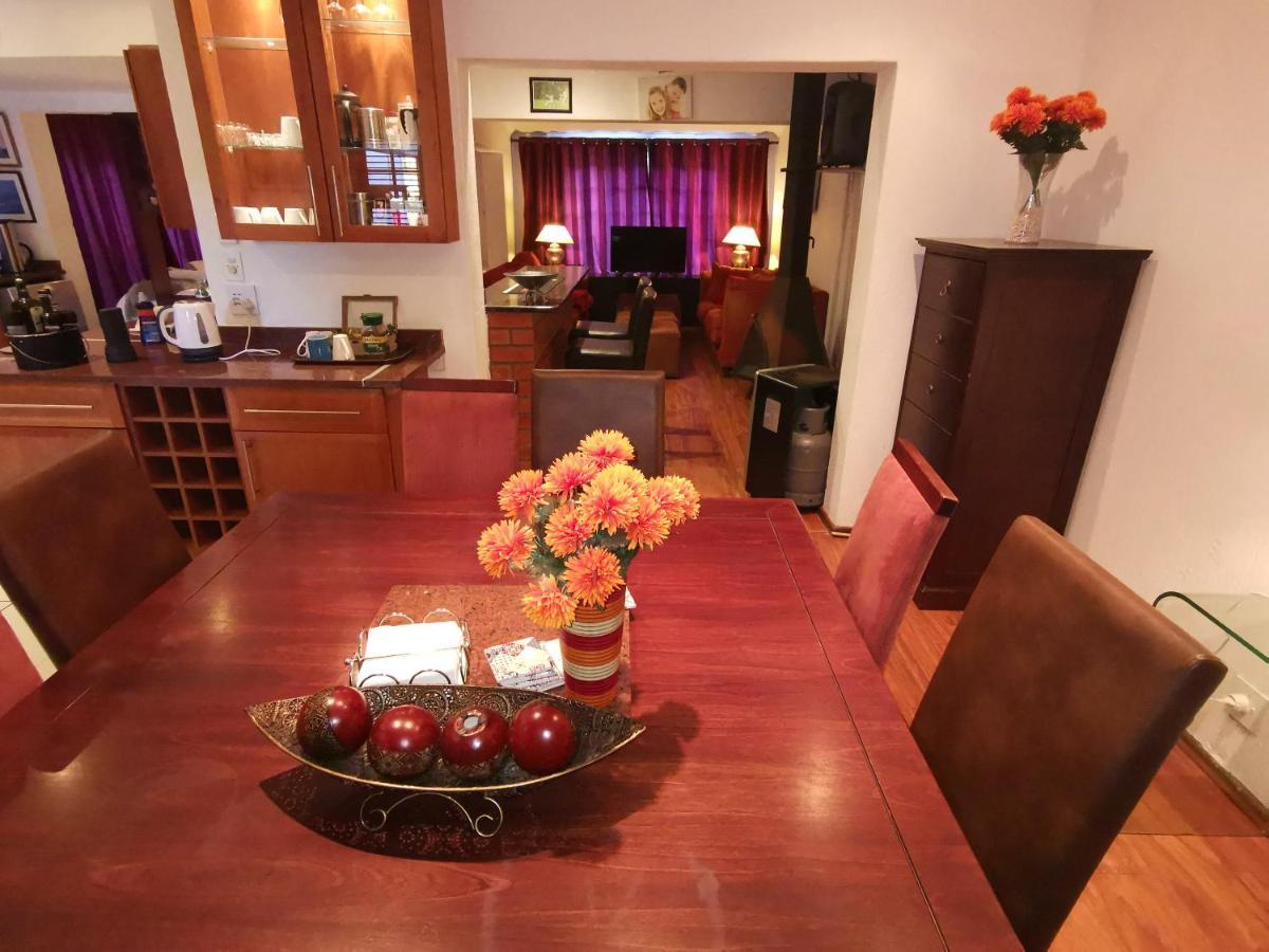 Paulshof Sandton - Hluhluwe Road Complex Homestay *