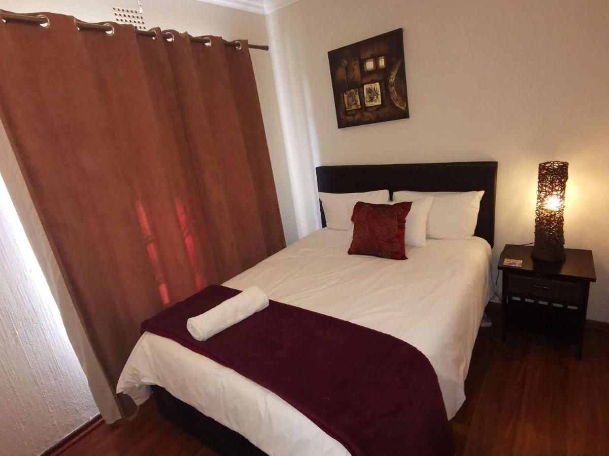 Paulshof Sandton - Hluhluwe Road Complex Homestay