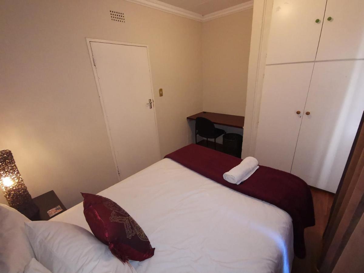 Paulshof Sandton - Hluhluwe Road Complex Homestay