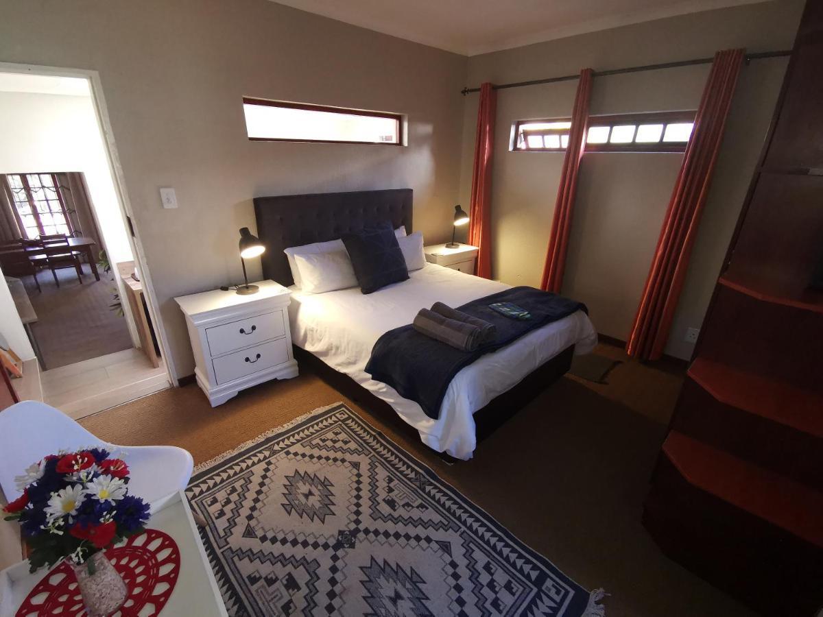 Homestay Paulshof Sandton - Hluhluwe Road Complex