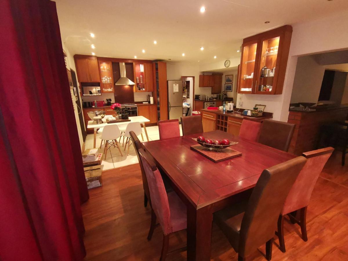 Paulshof Sandton - Hluhluwe Road Complex Homestay