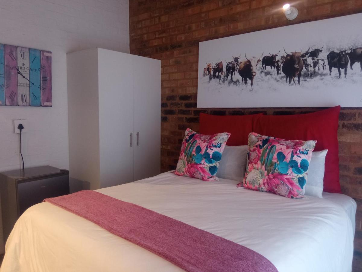 Royal Stina Hotel-style With Swimming Pool Bed & Breakfast 2*
