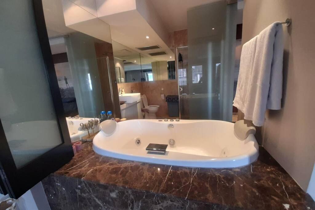 Exquisite With Jaccuzzi Pool Table And Cinema *